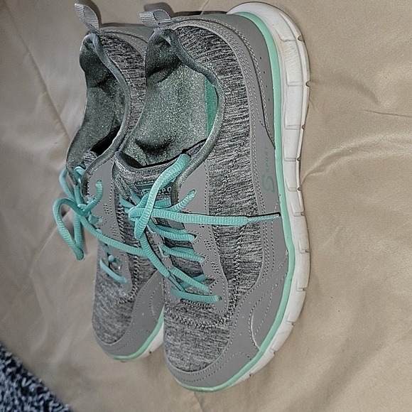 Like New Shoes - Picture 1 of 4